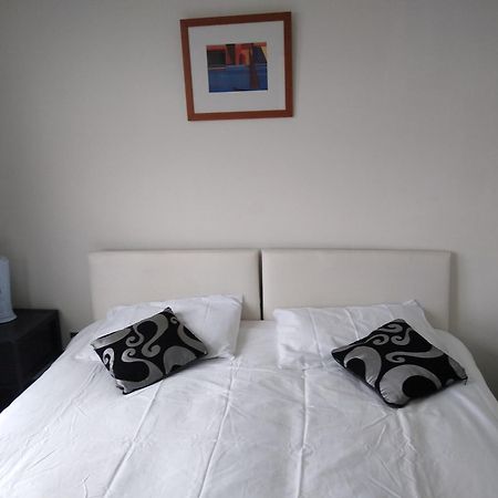 Room In Luxurious Penthouse Apartment Лондон Экстерьер фото