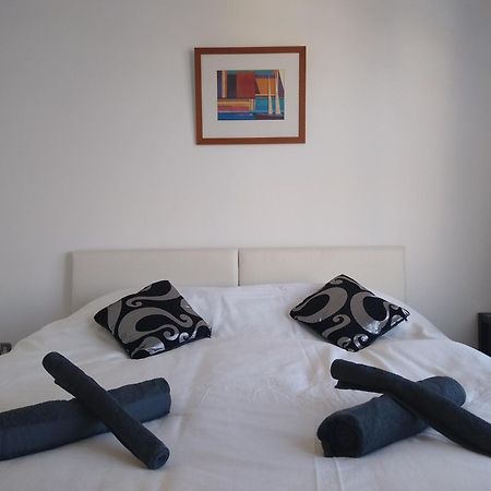 Room In Luxurious Penthouse Apartment Лондон Экстерьер фото