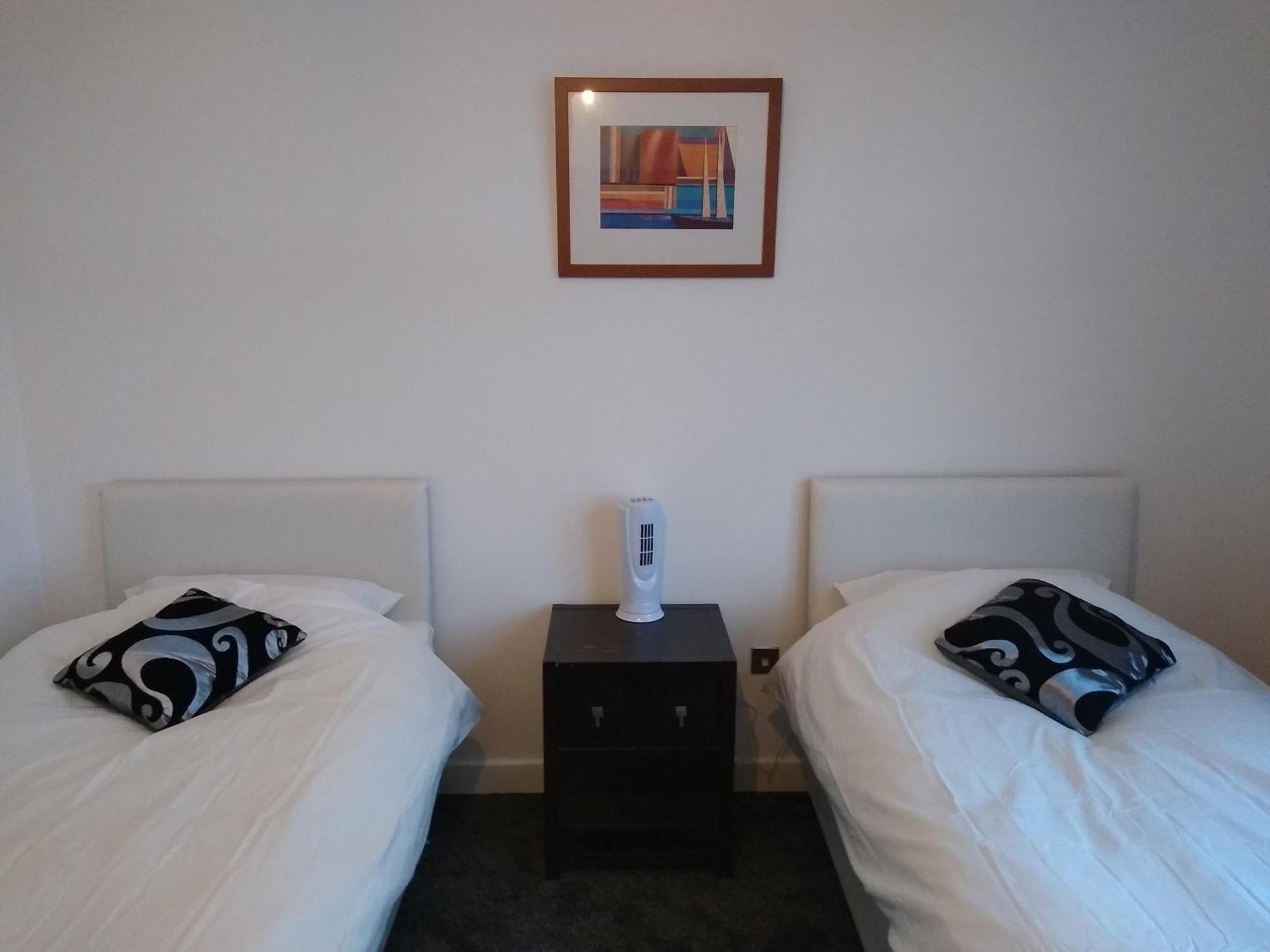 Room In Luxurious Penthouse Apartment Лондон Экстерьер фото